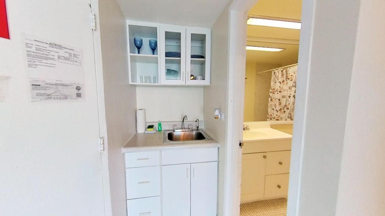 Castle 1733 Ocean View Studio With Direct Beach Access, Pool, Tennis & Free Parking Miami Beach Exterior photo